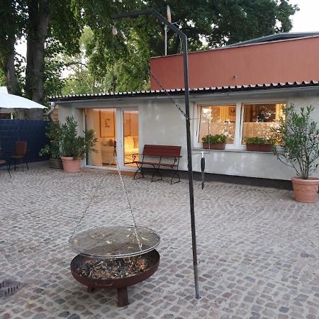 Ferienwohnung Lindenhof, Zentrumsnah Mit Terrasse Und Grillmoeglichkeit Magdeburg Bagian luar foto